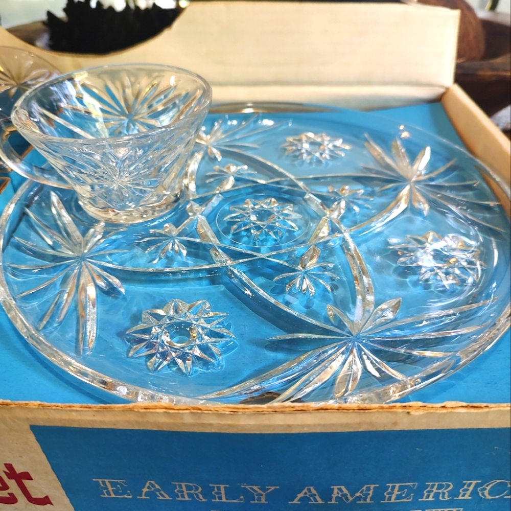 Vintage anchor Hocking clear cut early American snack and cup serving tray set